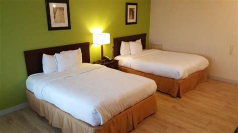 AIRPORT WATERFRONT INN $74 ($̶8̶4̶) .